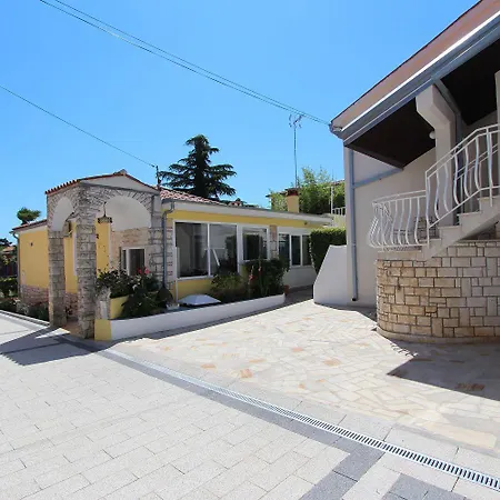 Lauschiges Studio-apartment Nur 5 Gehminuten Zum Zentrum Von - Mit Privatparkplatz Apartment