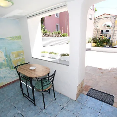 Apartment Lauschiges Studio-apartment Nur 5 Gehminuten Zum Zentrum Von - Mit Privatparkplatz