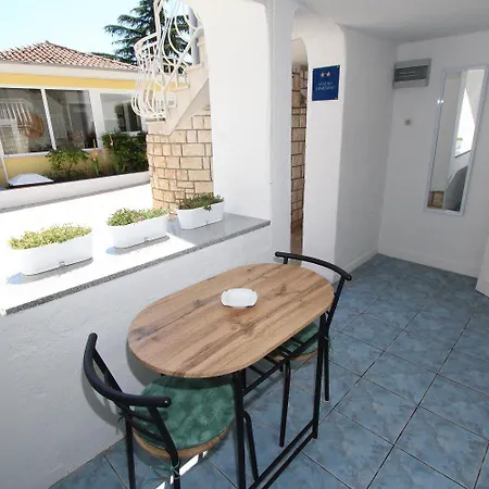 Lauschiges Studio-apartment Nur 5 Gehminuten Zum Zentrum Von - Mit Privatparkplatz Apartment Rovinj