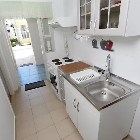 Apartment Lauschiges Studio-apartment Nur 5 Gehminuten Zum Zentrum Von - Mit Privatparkplatz Rovinj