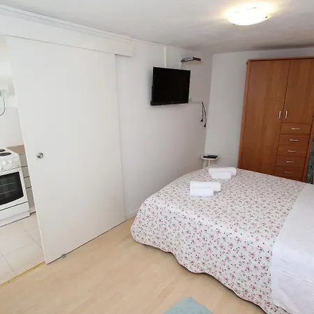 Lauschiges Studio-apartment Nur 5 Gehminuten Zum Zentrum Von - Mit Privatparkplatz Apartment