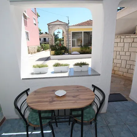 Apartment Lauschiges Studio-apartment Nur 5 Gehminuten Zum Zentrum Von - Mit Privatparkplatz *