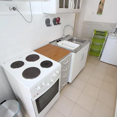 Lauschiges Studio-apartment Nur 5 Gehminuten Zum Zentrum Von - Mit Privatparkplatz * Rovinj