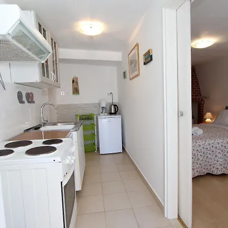 Apartment Lauschiges Studio-apartment Nur 5 Gehminuten Zum Zentrum Von - Mit Privatparkplatz *